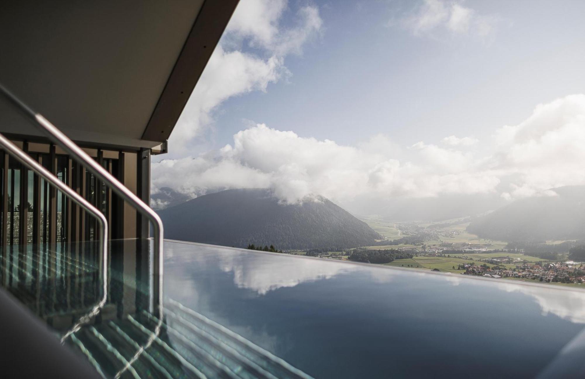 Alpin Panorama Hotel Hubertus Valdaora Esterno foto