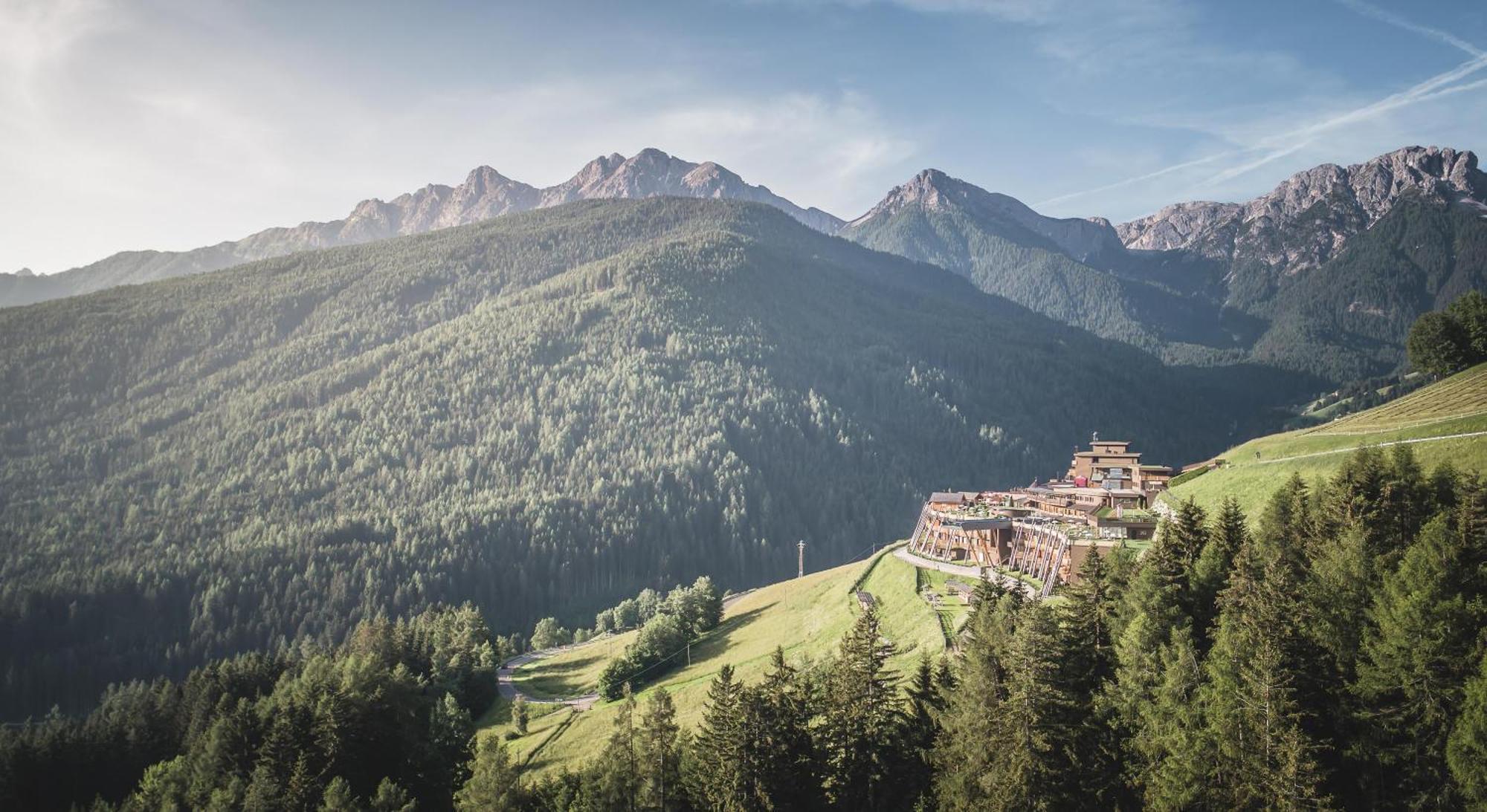 Alpin Panorama Hotel Hubertus Valdaora Esterno foto