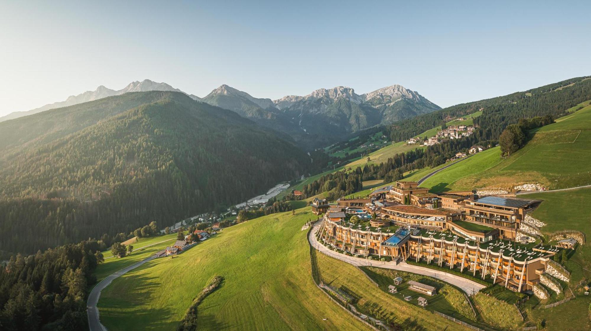 Alpin Panorama Hotel Hubertus Valdaora Esterno foto