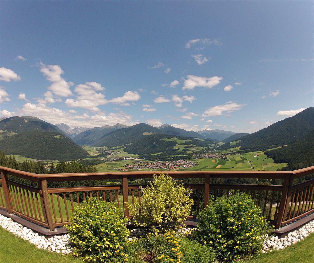 Alpin Panorama Hotel Hubertus Valdaora Esterno foto