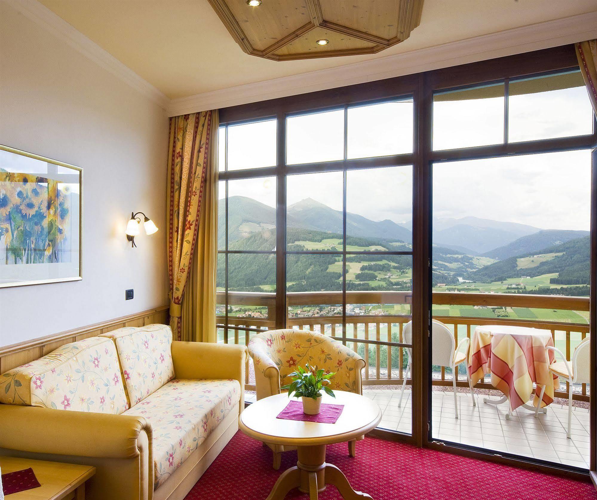 Alpin Panorama Hotel Hubertus Valdaora Esterno foto
