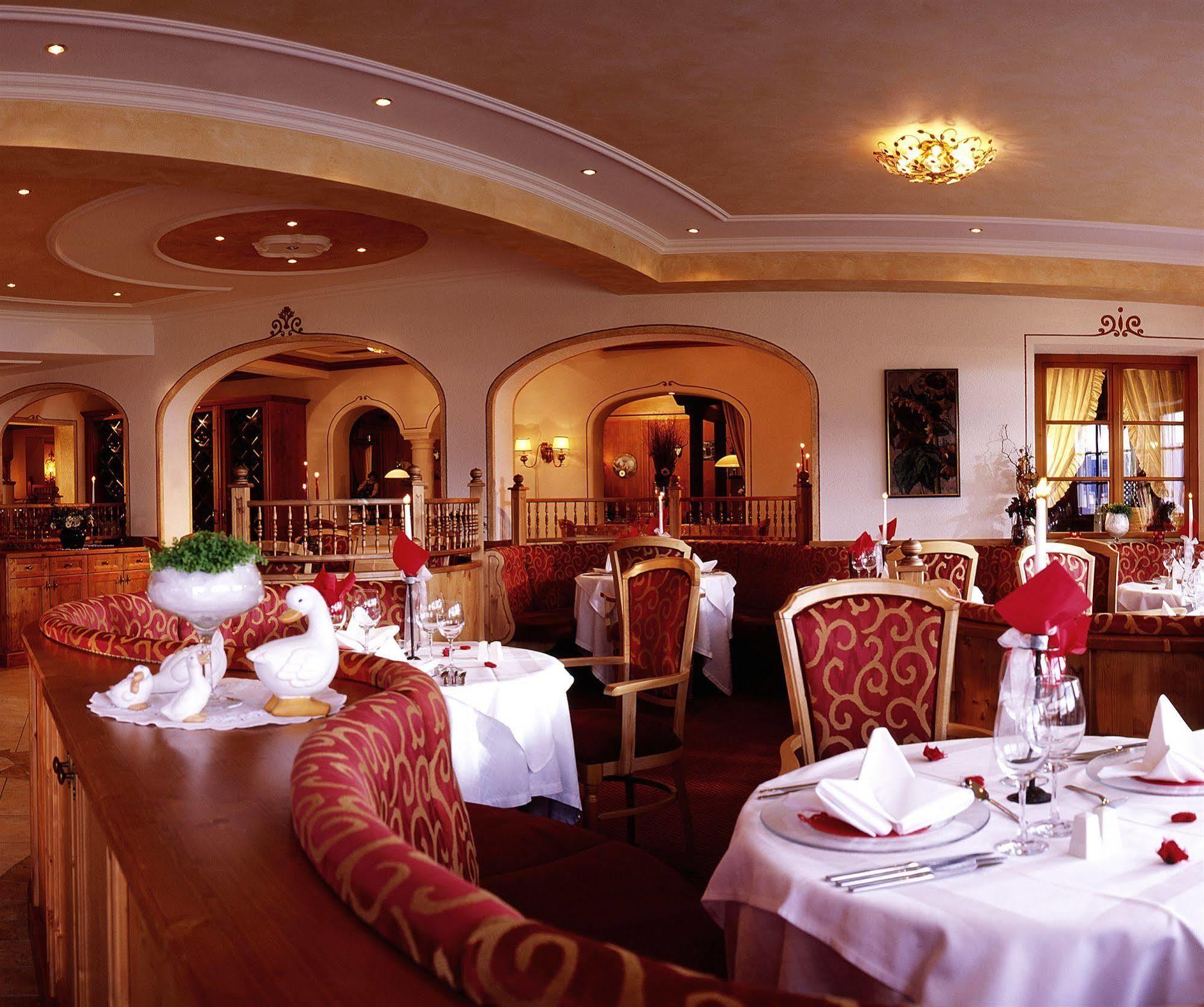 Alpin Panorama Hotel Hubertus Valdaora Esterno foto